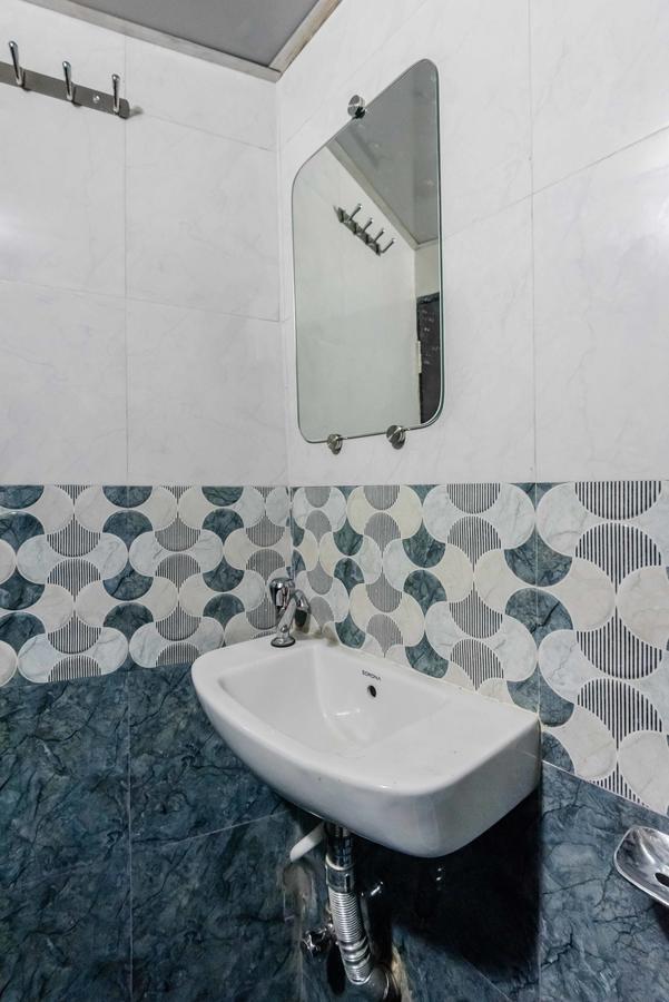 Awesome Dormitory - Men Only Mumbai Exteriör bild