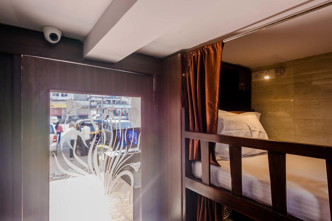 Awesome Dormitory - Men Only Mumbai Exteriör bild