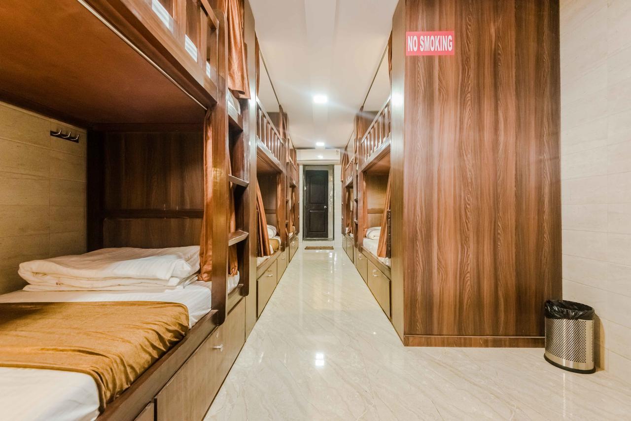 Awesome Dormitory - Men Only Mumbai Exteriör bild