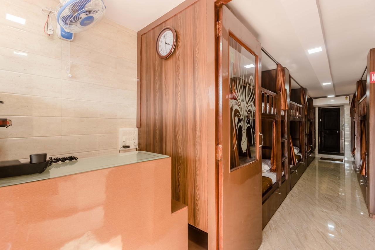 Awesome Dormitory - Men Only Mumbai Exteriör bild