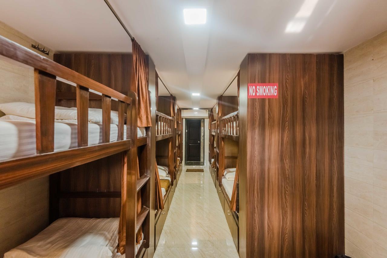 Awesome Dormitory - Men Only Mumbai Exteriör bild