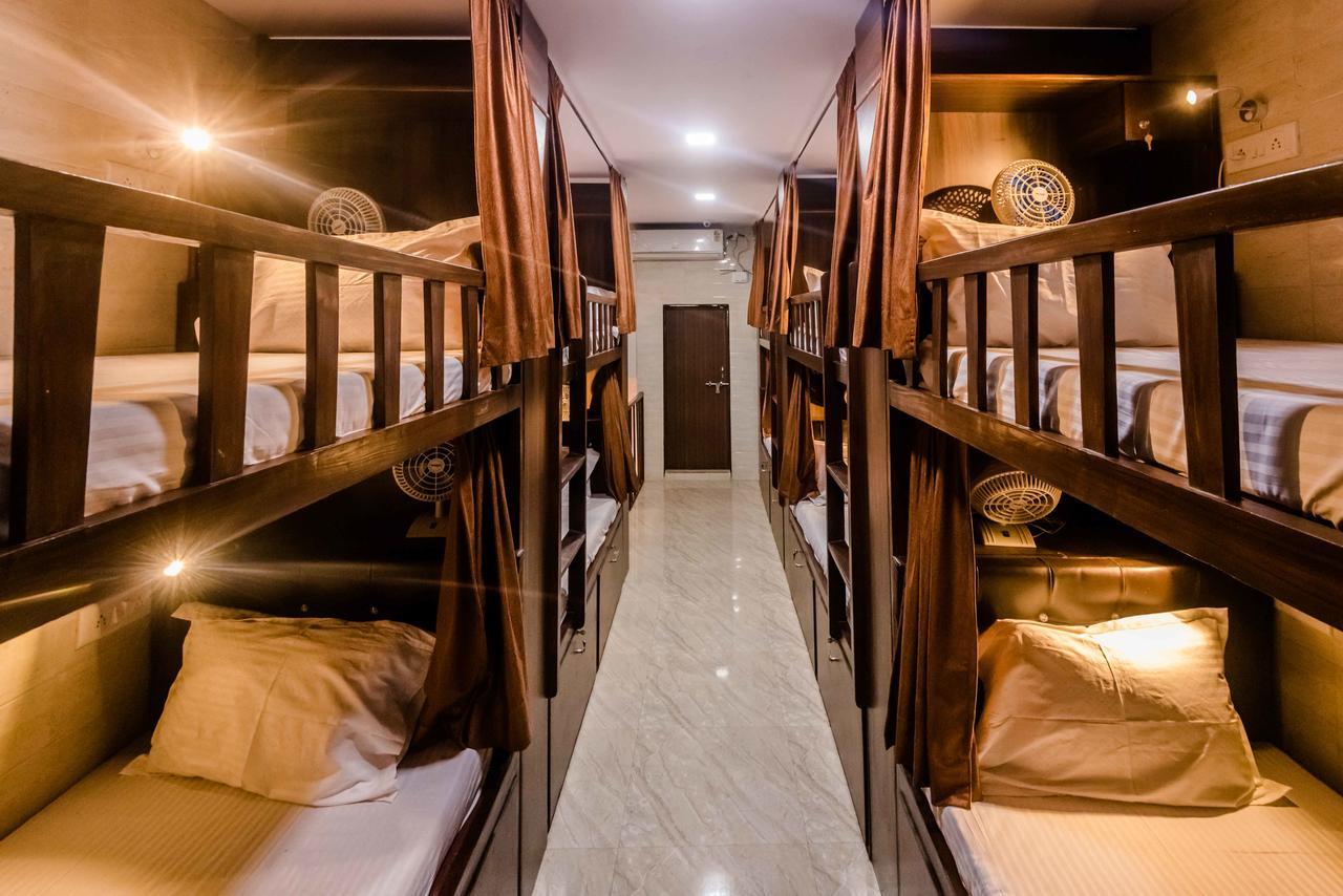 Awesome Dormitory - Men Only Mumbai Exteriör bild