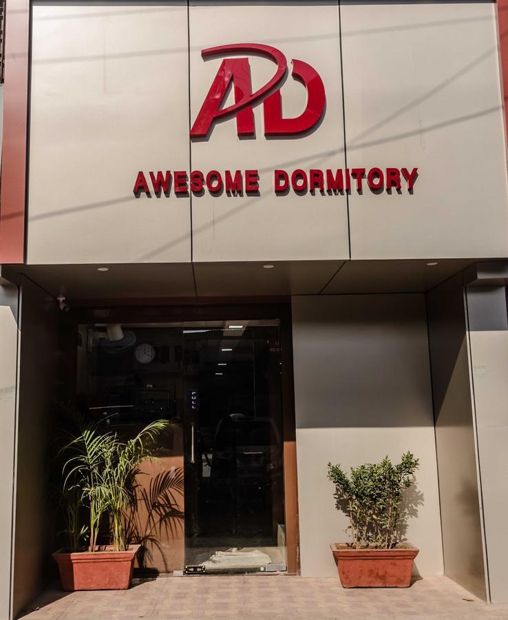 Awesome Dormitory - Men Only Mumbai Exteriör bild
